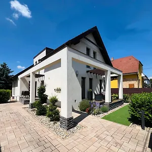 True Gem At The Airport By Newave Apartment Budapest