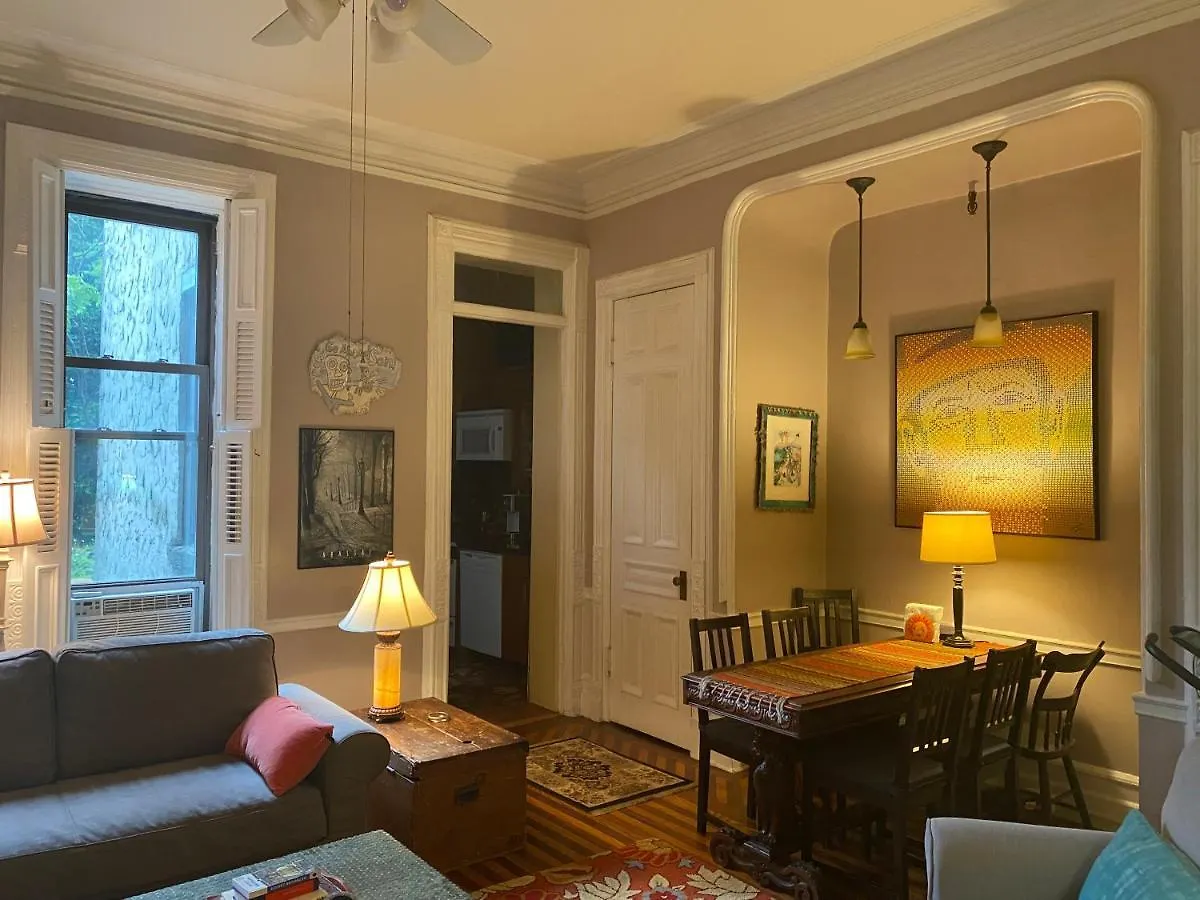 Brownstone Loft 30 Day Bookings