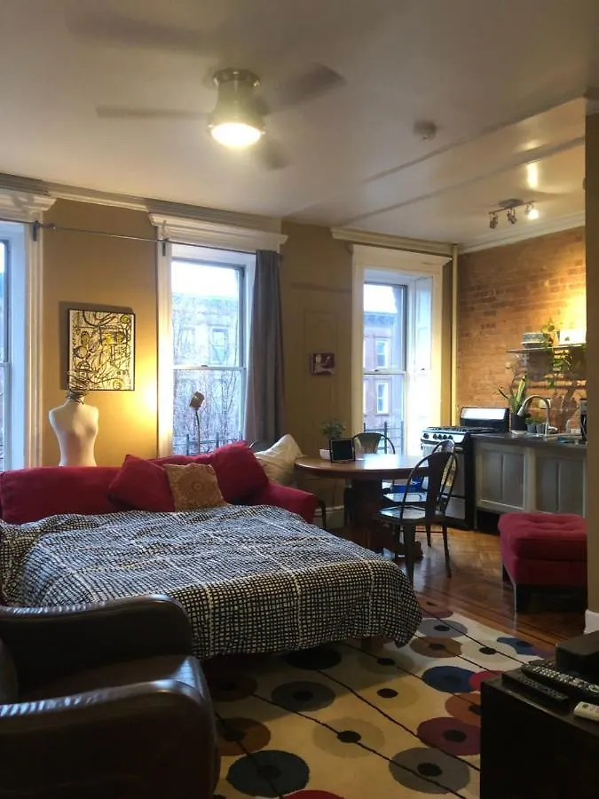 Brownstone Loft 30 Day Bookings