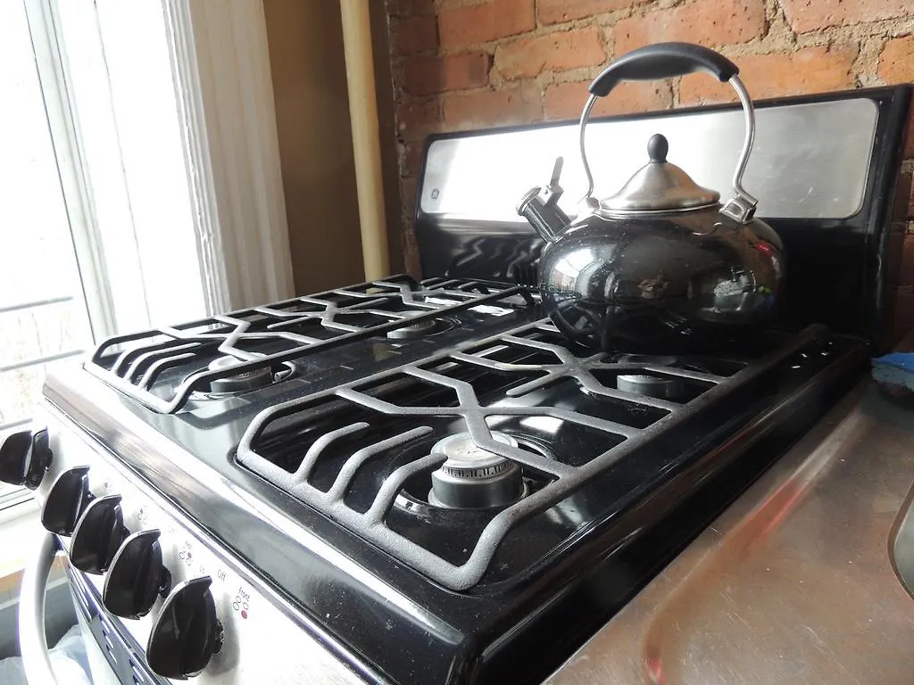 Brownstone Loft 30 Day Bookings